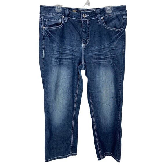 Womens Royalty Embellished Pocket Capri Jeans Size 22W Distressed Denim Mid Rise - Picture 1 of 10